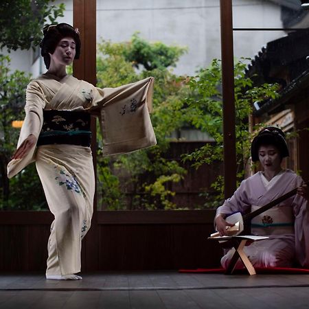 Hyatt Centric Канандзава Экстерьер фото A scene from a traditional Japanese dance