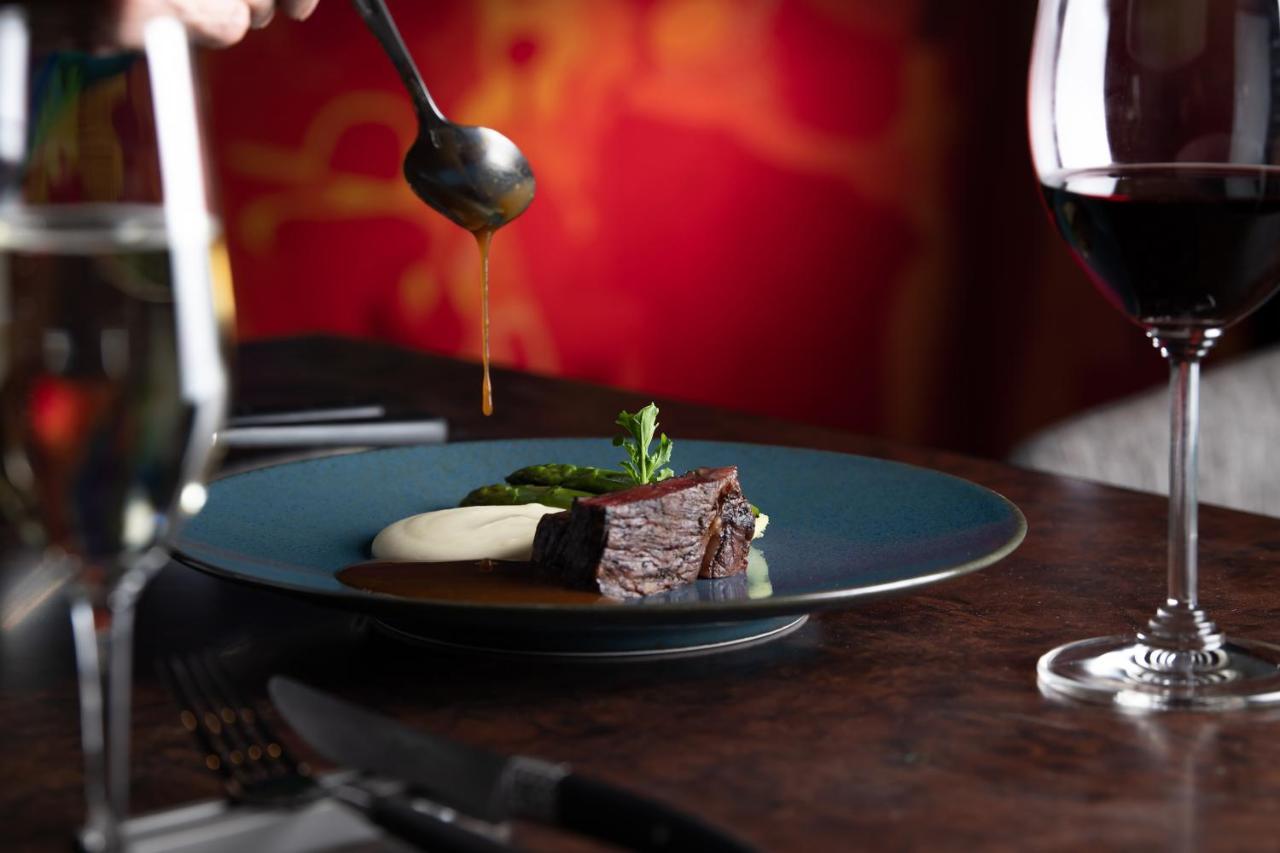 Hyatt Centric Канандзава Экстерьер фото A chocolate dessert