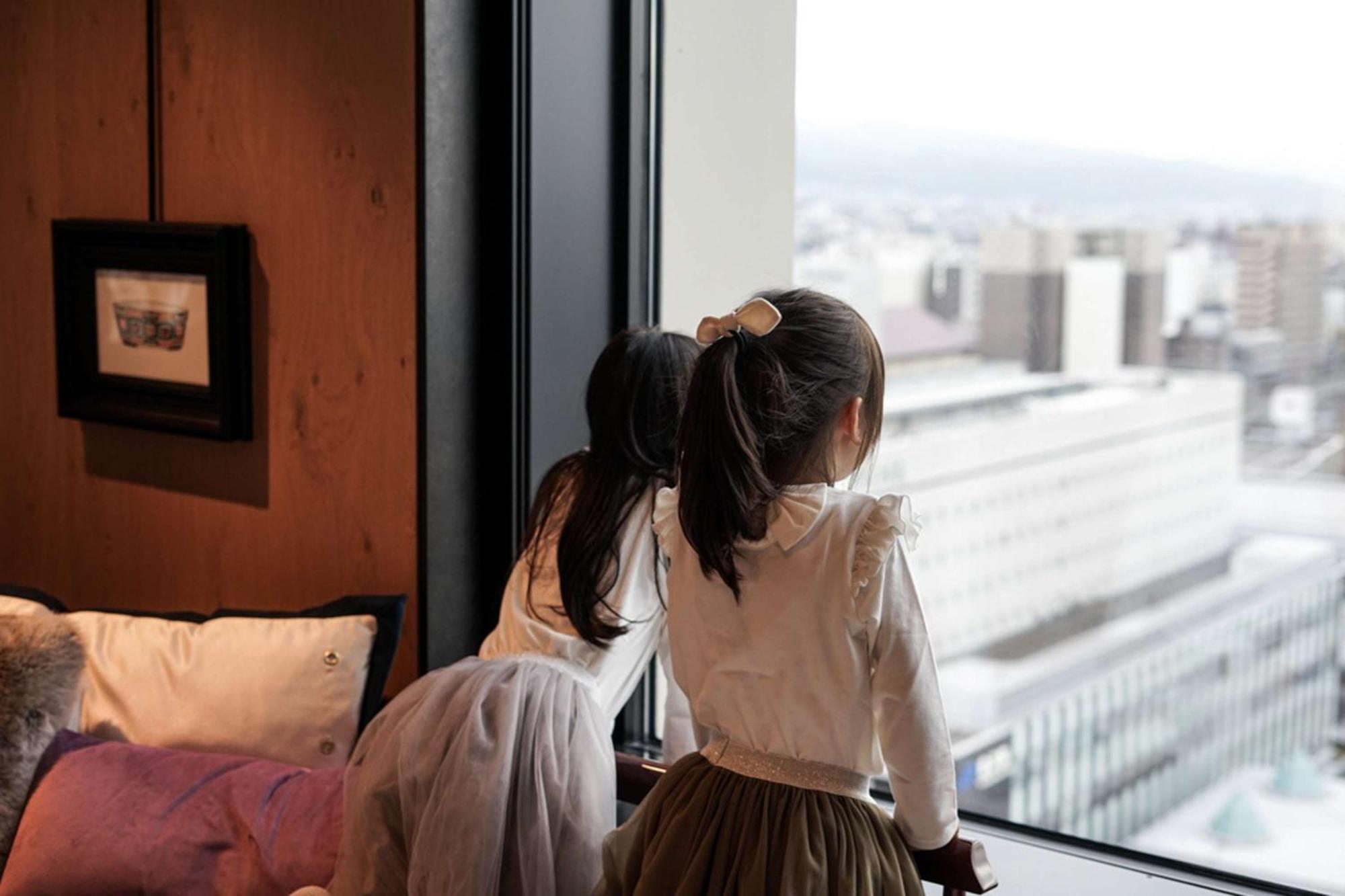 Hyatt Centric Канандзава Экстерьер фото Two girls in hanbok