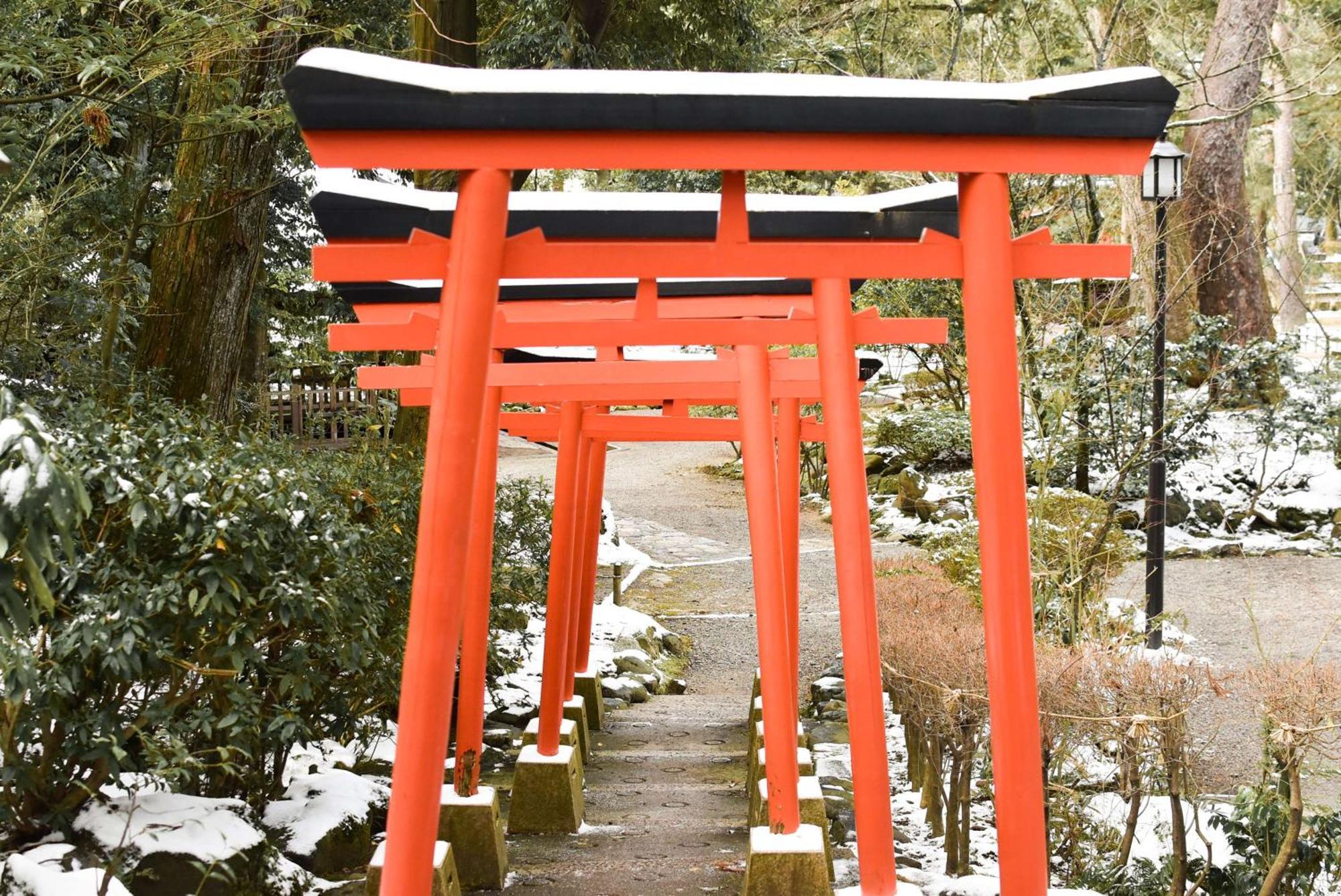 Hyatt Centric Канандзава Экстерьер фото Torii at the shrine